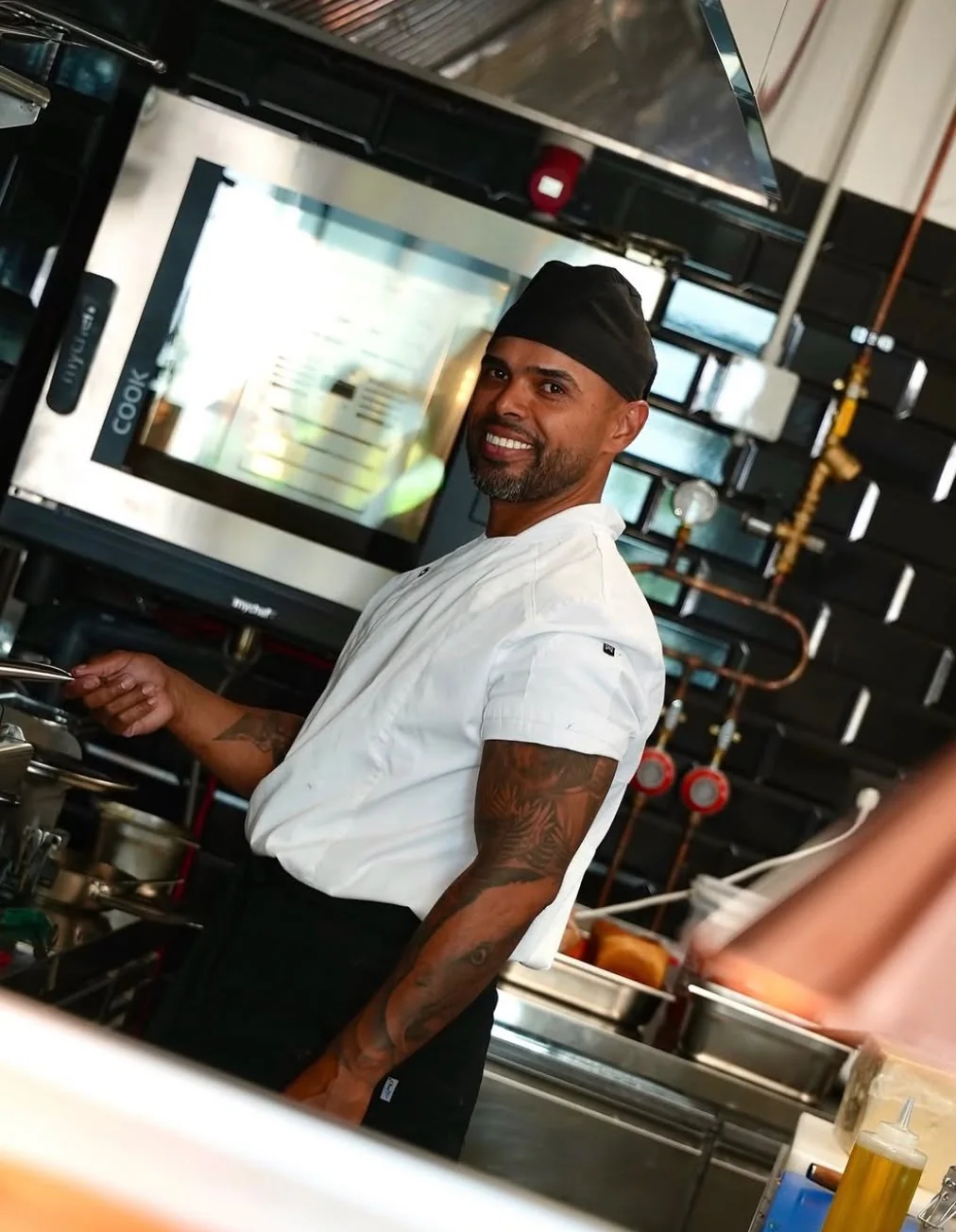 Silvio Sedas en la cocina de Gardenia